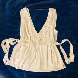 BCBGMaxazria white flowy v neck tank